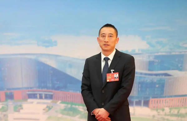 【两会好声音】全国人大代表周金波:鼓励低碳水泥研究推广 支持传统工业开发利用新能源