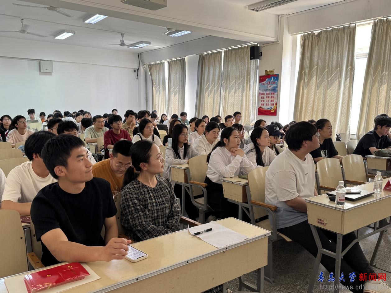 环境与地理科学学院举办“青春导航职引未来”双碳实践解码公开课(图2)