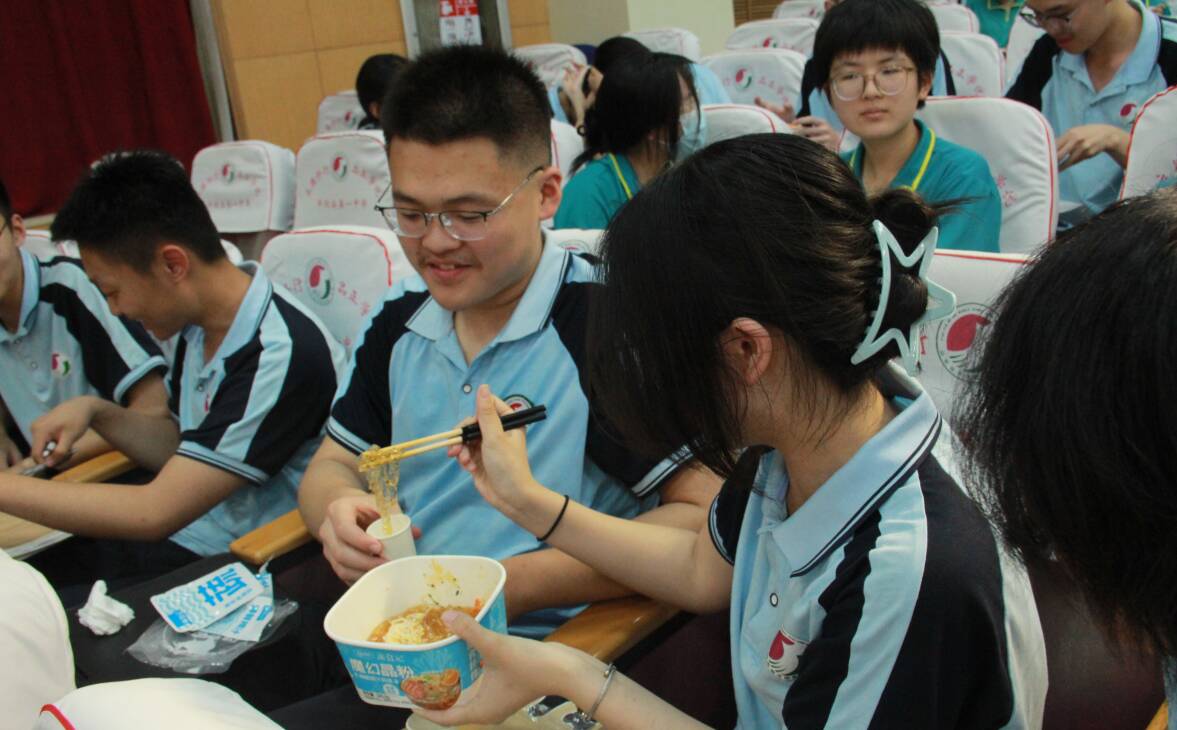 科普“双碳”知识 赋能绿色未来——中国石油大学（华东）江海碳中和科普宣讲团走进中小学(图2)