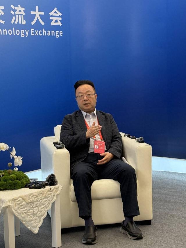 中国工程院院士贺克斌：“一带一路”共享绿色转型机遇｜院士上封面(图1)