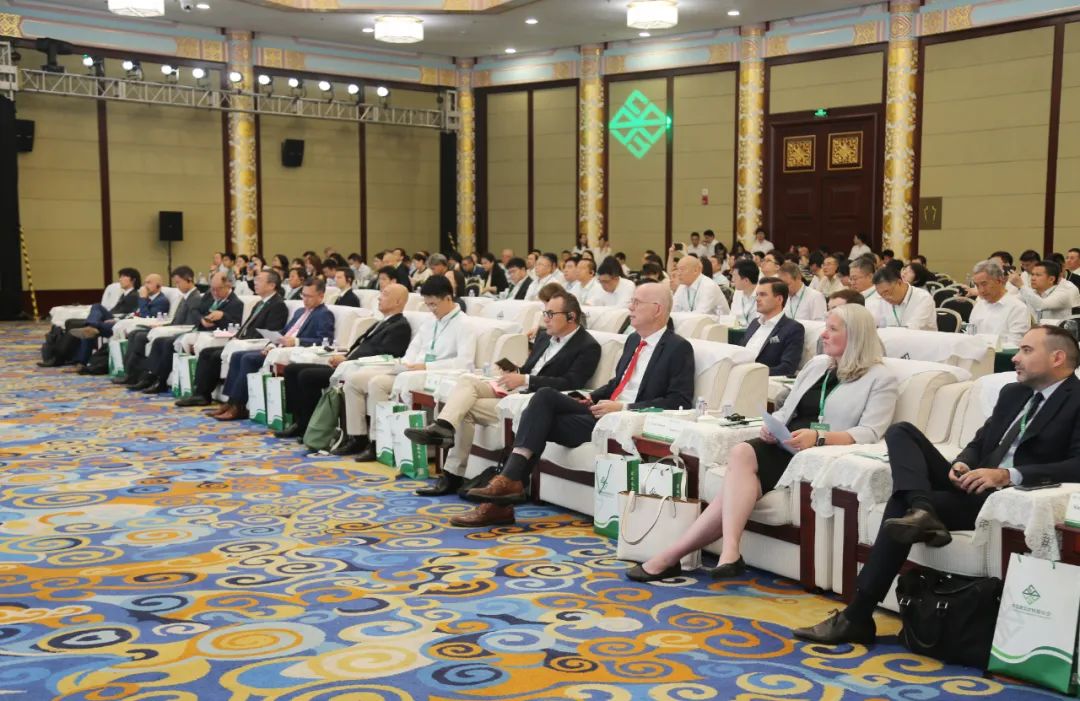 凝聚全球智慧 共促低碳转型——2025建材行业碳减排国际论坛在京召开(图1)