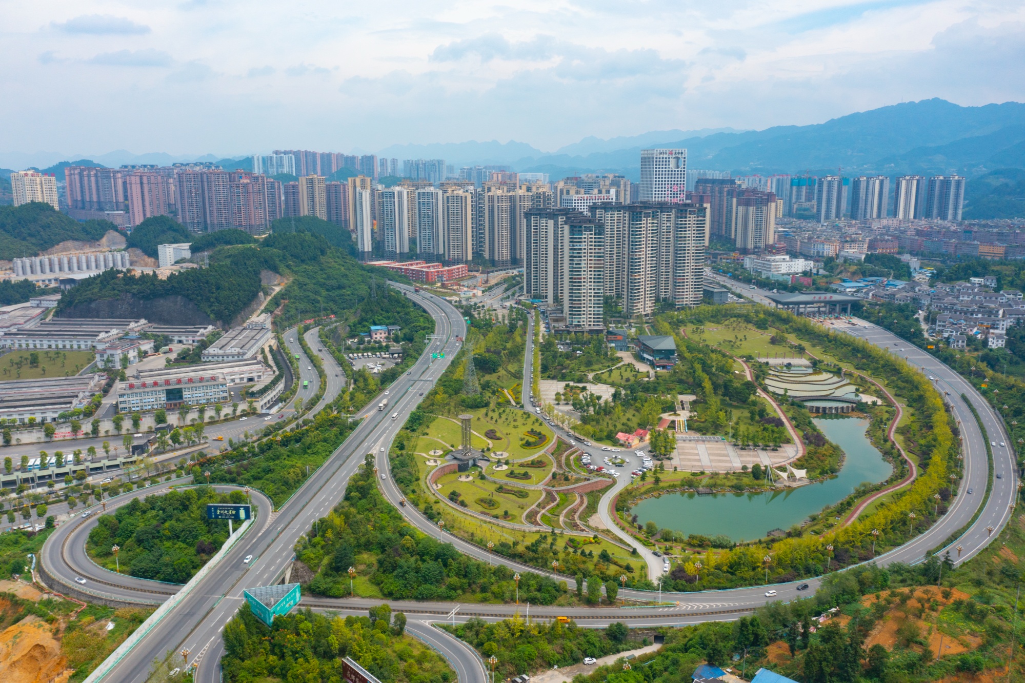 推动城市转型 促进产业升级——贵州仁怀构建新兴产业体系重点工作(图1)