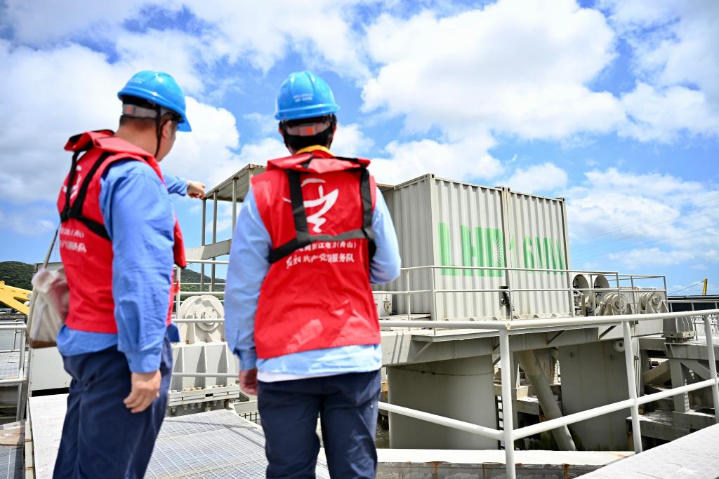 活力中國調研行“潮涌”變“綠電” 浙江舟山兆瓦級潮流能發電工程穩定運作超八年(图1)